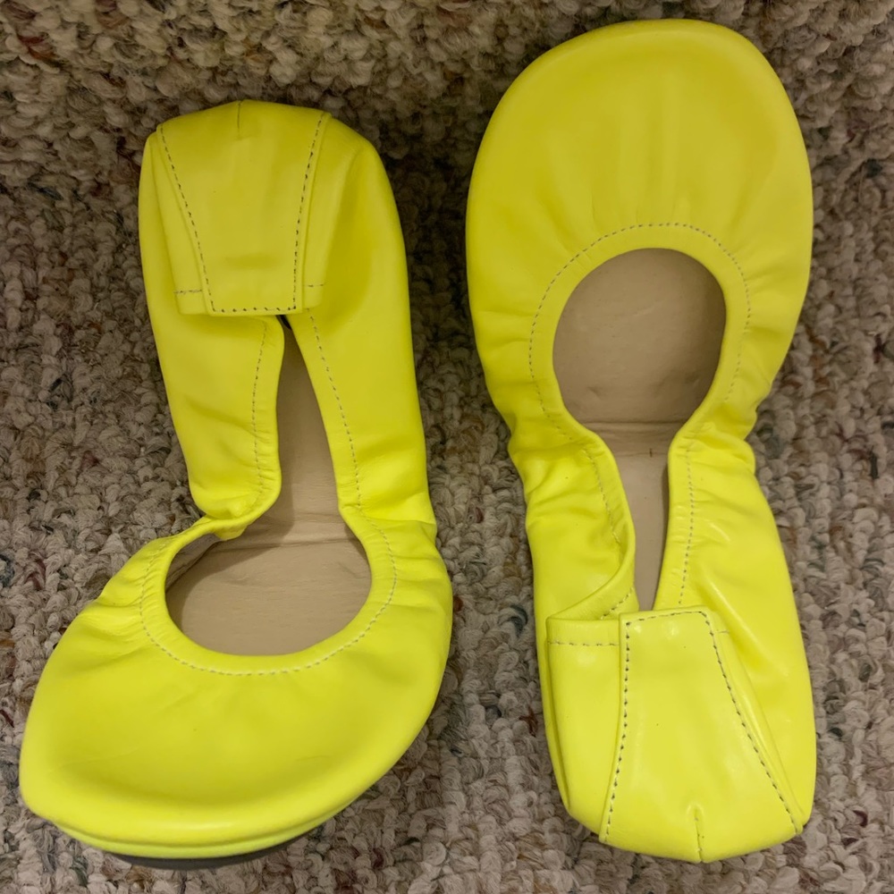 The Storehouse Flat neon yellow